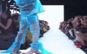 现在的小年轻真是一点都不避忌 摸来摸去迟早要完 260