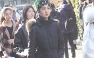 上戏艺考火热 全素颜美女化妆整形将扣分