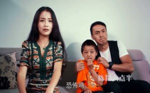 按摩妹妹上钟被客人摸腿惨遭百元哥调戏